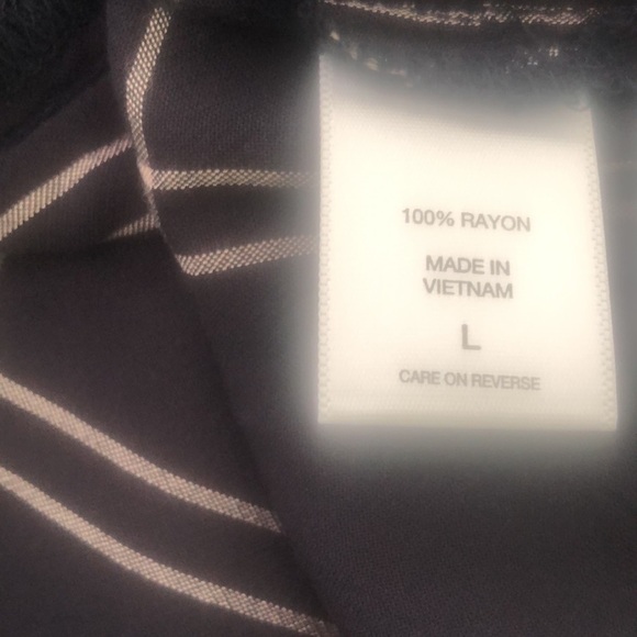 Soho New York & Company navy and beige partial button down blouse 👚w ruching - Picture 12 of 12